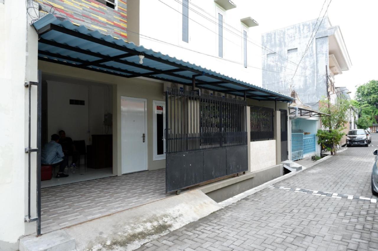 RedDoorz Hostel near Kota Lama Semarang Bagian luar foto
