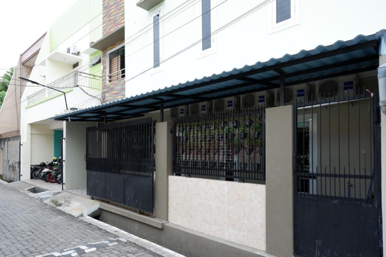 RedDoorz Hostel near Kota Lama Semarang Bagian luar foto