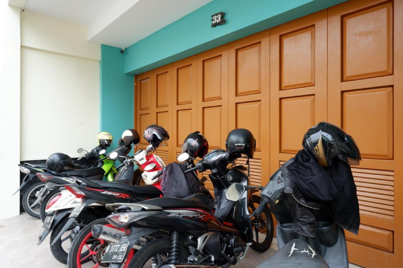 RedDoorz Hostel near Kota Lama Semarang Bagian luar foto