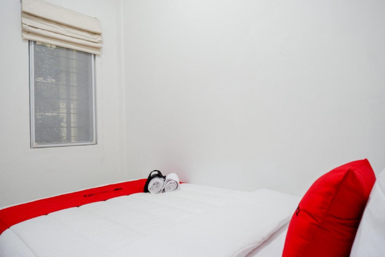 RedDoorz Hostel near Kota Lama Semarang Bagian luar foto