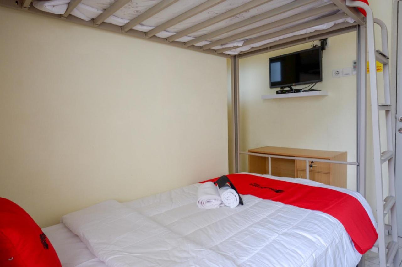 RedDoorz Hostel near Kota Lama Semarang Bagian luar foto